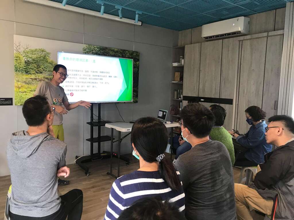 3月的環境講座邀請到資深野外工作者曹家銘來介紹野外安全的相關守則和知識，現場座無虛席。(圖片來源：臺北市政府工務局水利工程處)