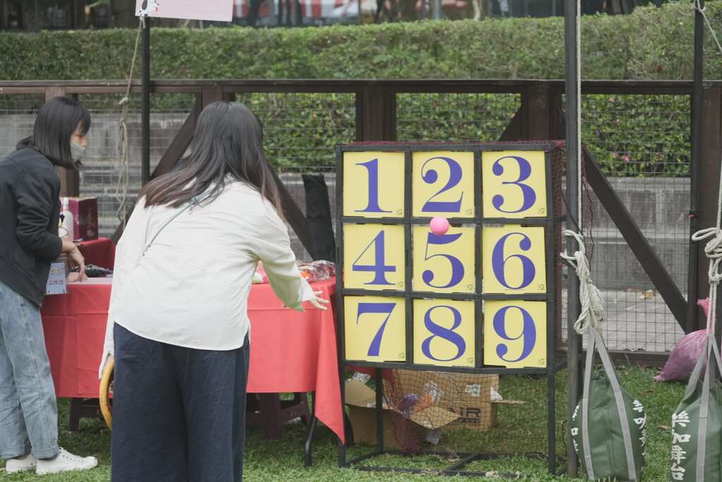 現場提供狗活動區有獎徵答知識互動(圖片來源：臺北市動物保護處)