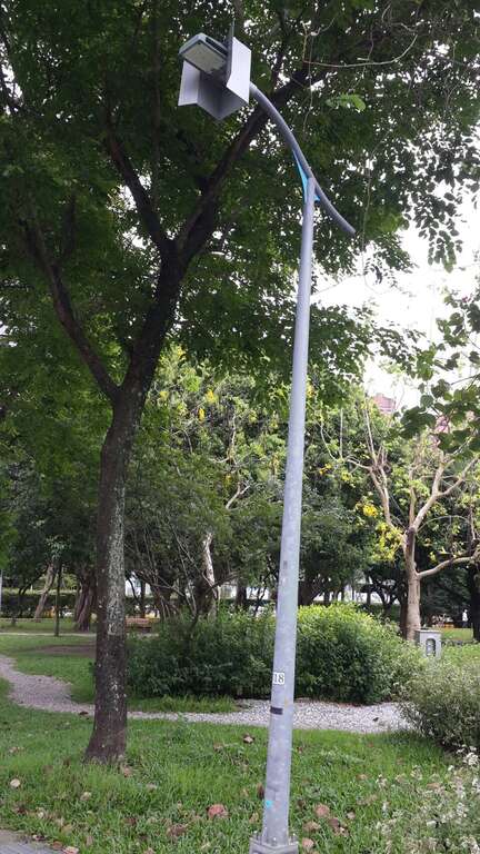 LED灯加装遮光板(图片来源：台北市政府工务局公园路灯工程管理处)