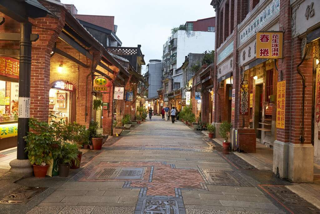 紅磚騎樓的深坑老街(圖片來源：新北市觀光旅遊網)