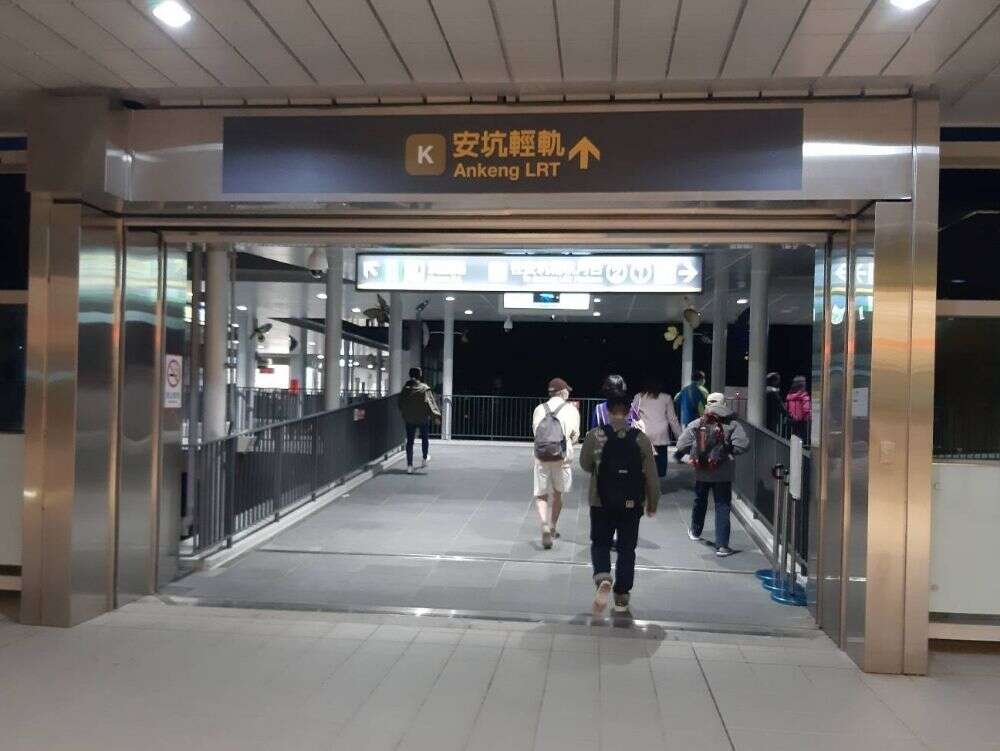 捷运环状线「十四张站」，可转乘安坑轻轨(图片来源：台北大众捷运股份有限公司)