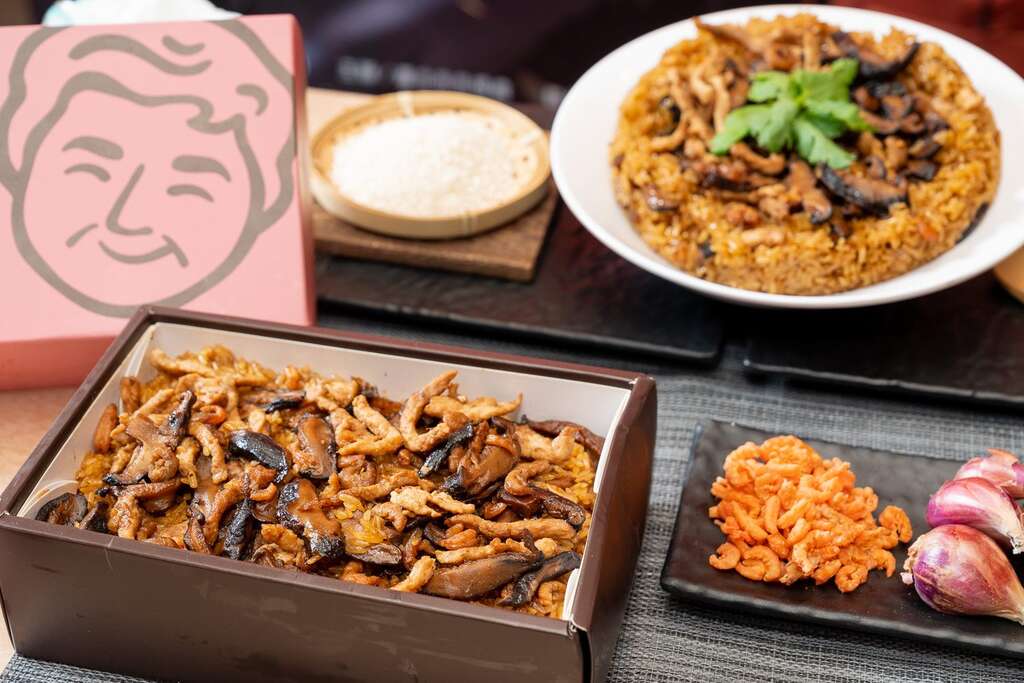 每次開賣就搶購一空的美味油飯【士東市場-阿卿熟食】,周末一起到花博開吃,感受道地臺北味!(圖片來源:臺北市市場處)