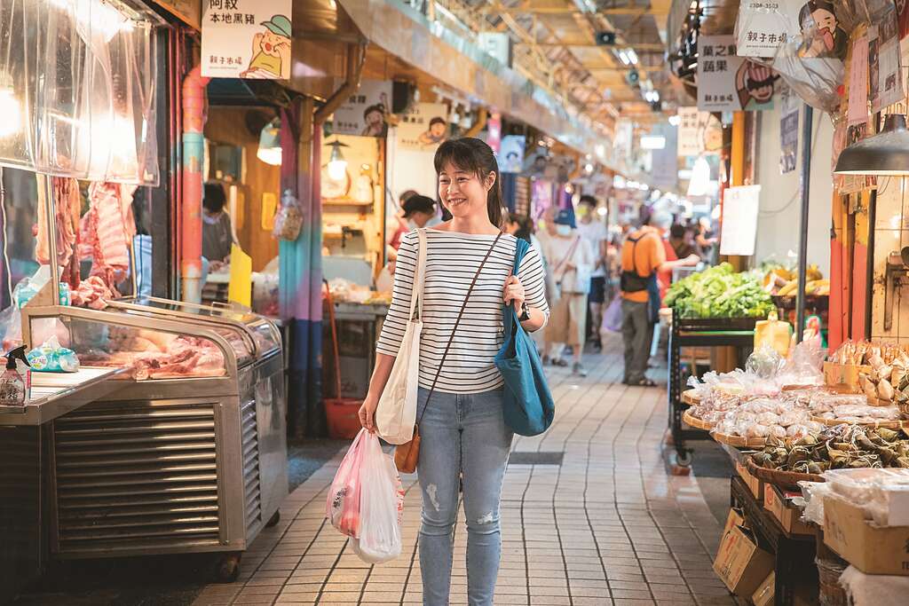 陈宜芳常在周末到东三水街市场采买熟食。