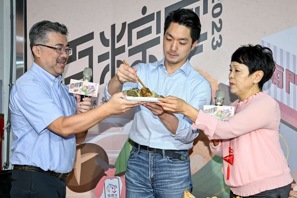 知名料理人郭玉芳老師與蔣萬安市長推薦南門限定粽子健康吃法。(圖片來源：臺北市市場處)