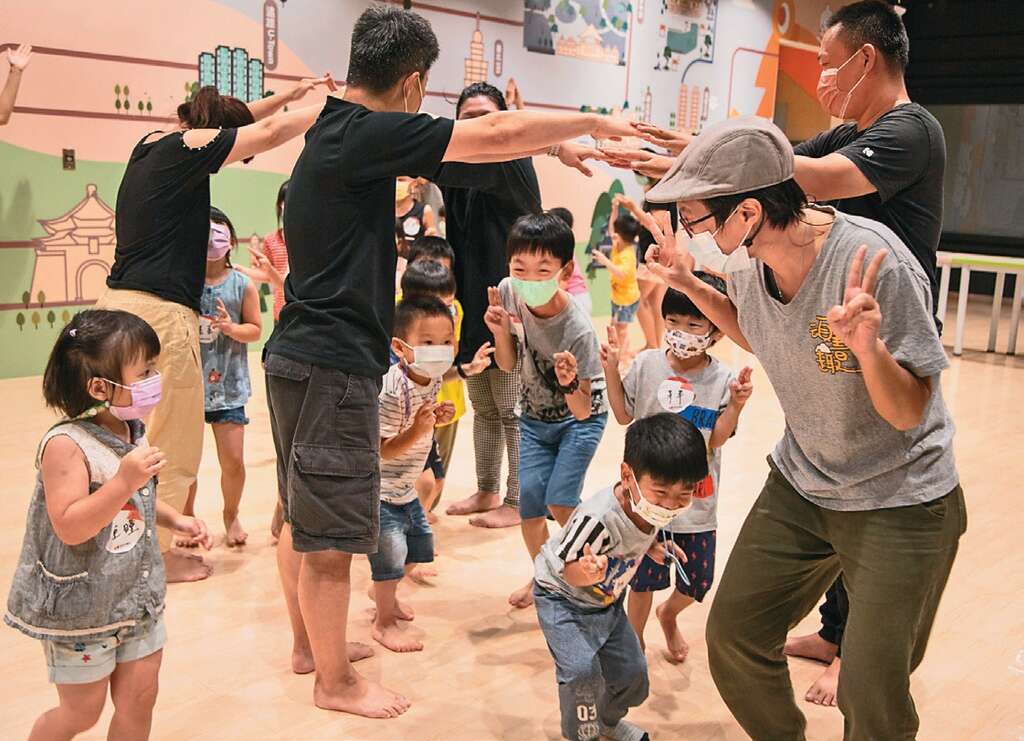 國家兩廳院舉辦親子可共同參與的系列活動，引領大、小朋友體驗藝術的魅力。（圖／國家兩廳院）