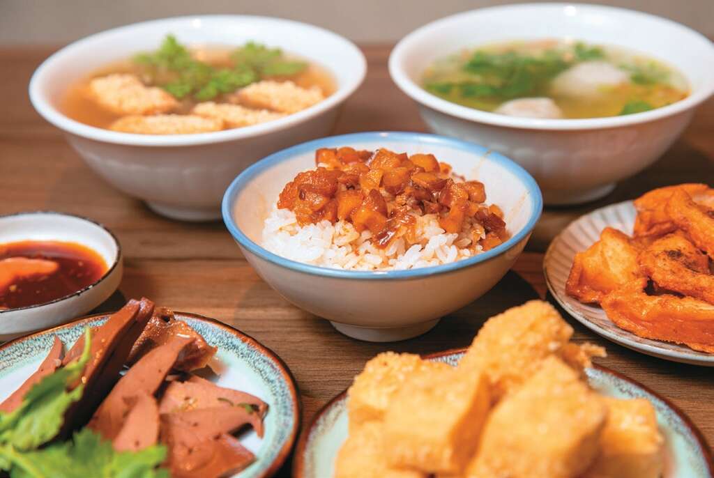 周孟儒接班家业，以怀旧的传统小吃，打造加蚋的美食印象。（摄影／翁睿坤）