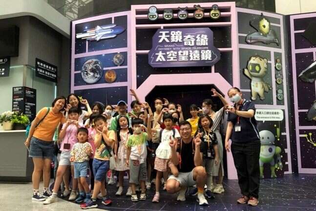 「天鏡奇緣-太空望遠鏡」特展親子活動(圖片來源：臺北市立天文科學教育館)