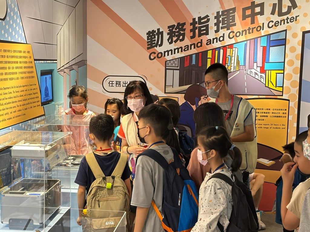 小志工研习营结合台北波丽士特展主题(图片来源：台北市政府观光传播局)