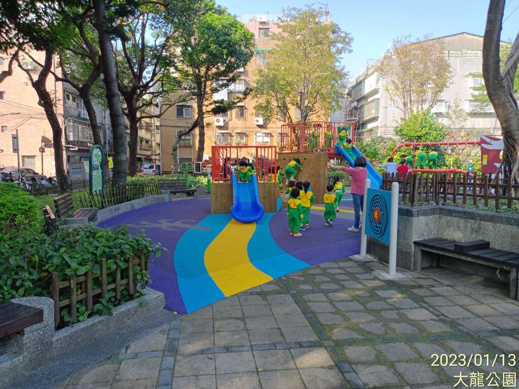 大龙公园游戏板(图片来源：台北市政府工务局公园路灯工程管理处)