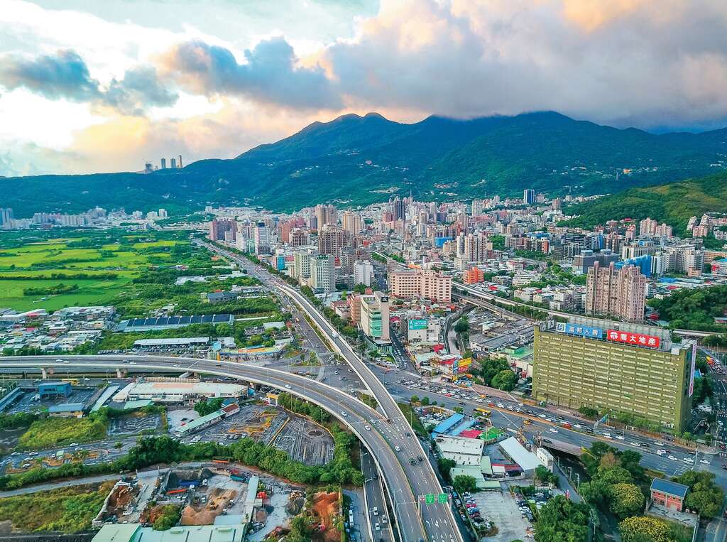 P48-51#寫真 騰空飛行瞰見台北4@李柏毅