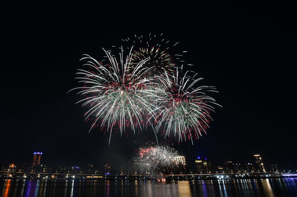大稻埕夏日节今（９）日加码施放360秒主题烟火秀「夏恋稻埕、稻埕百市」。.JPG