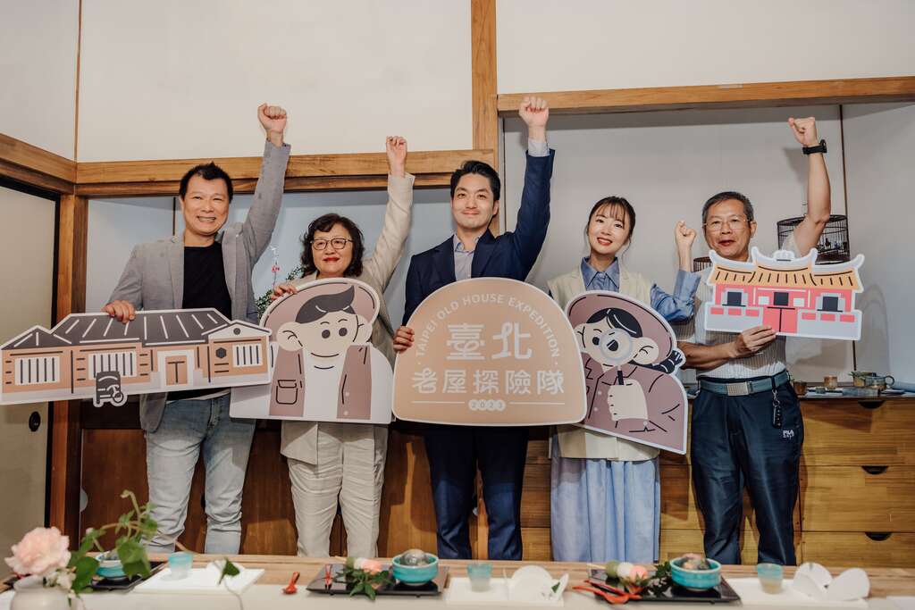 2023臺北古蹟日8月16日正式宣布啟動。左起文化局蔡詩萍局長、東美院營運團隊郭淑珍董事長、蔣萬安市長、活動代言人許安植、黃天浩建築師(圖片來源：臺北市政府文化局)