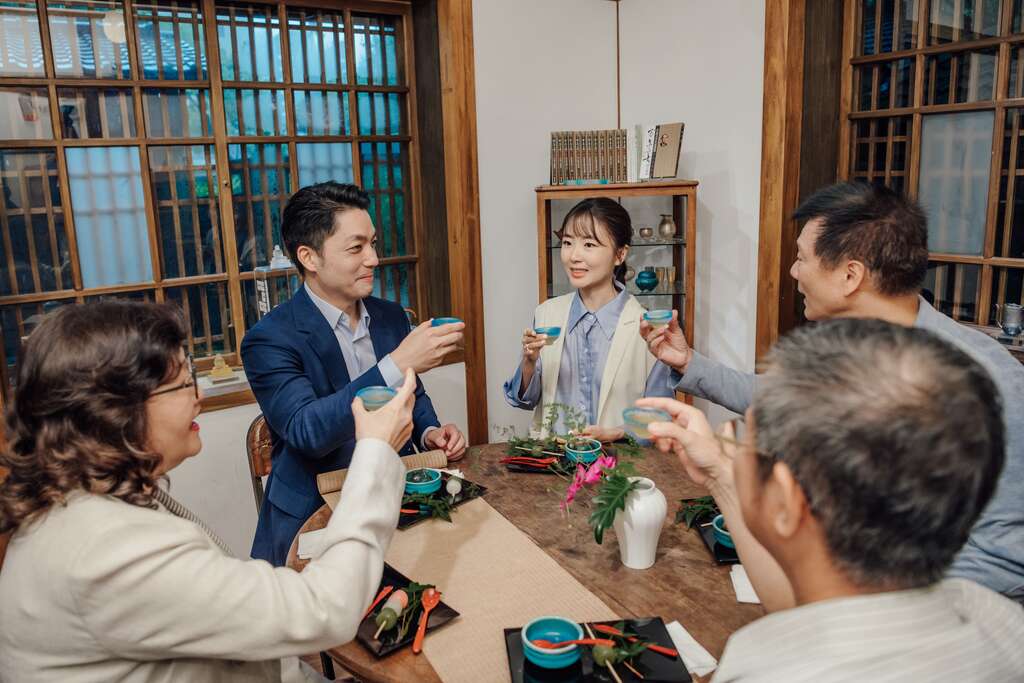 蔣萬安市長於老房子東美院體驗茶藝文化(圖片來源：臺北市政府文化局)