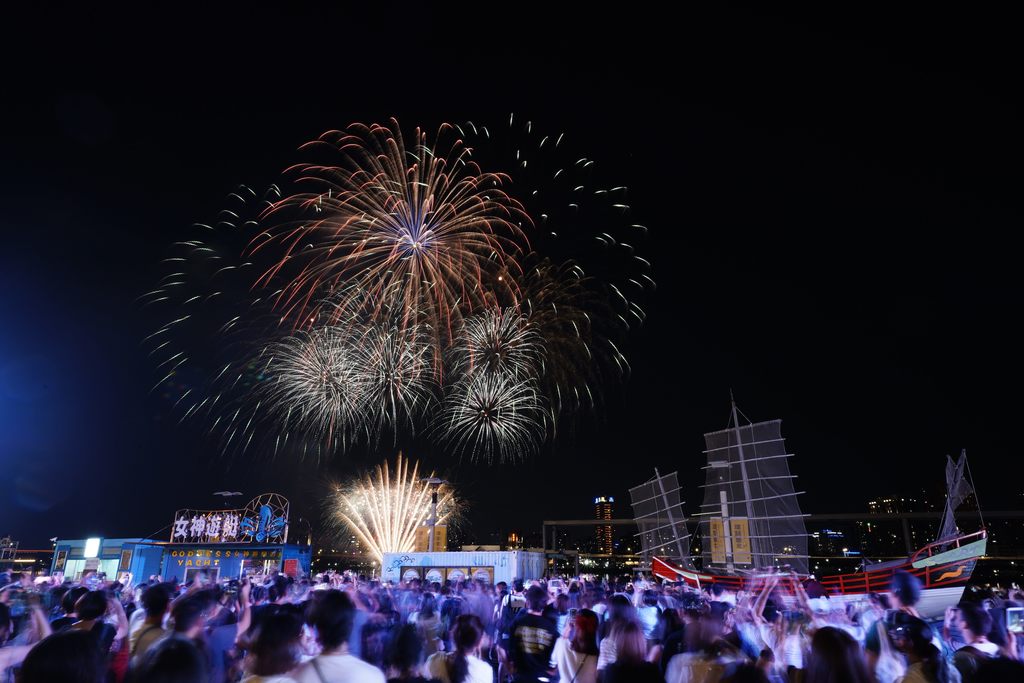8月16日大稻埕夏日節加碼施放360秒煙火秀「再現輝煌」及「河岸夕照」。(圖片來源：臺北市政府觀光傳播局)