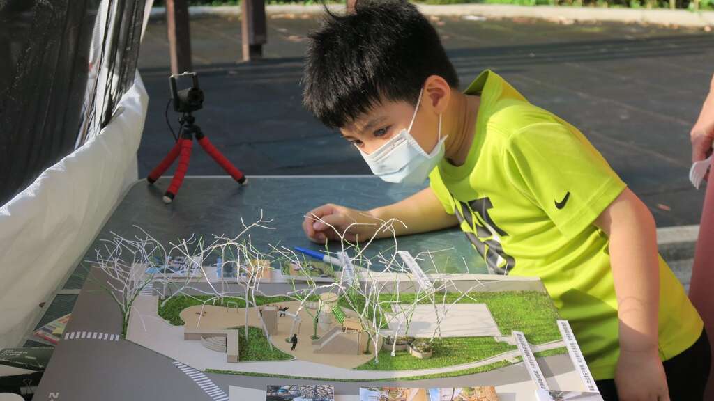 本次儿童游戏场改善，可让孩童在各个角度观察公园的生态环境(图片来源：台北市政府工务局公园路灯工程管理处)