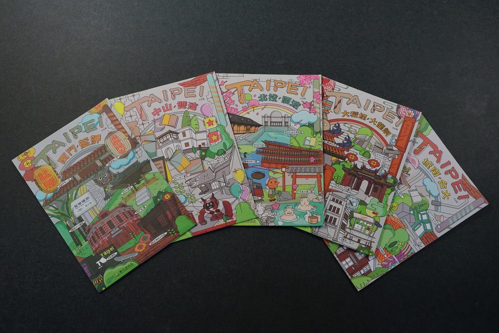 全新改版的观光摺页在手，就能轻松游访台北商圈和景点。(图片来源：台北市政府观光传播局)