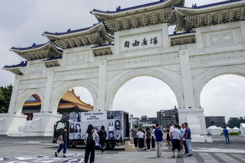 《Inside Out Project》摄影车即将陆续巡回台北市六个指标性巡回地点开放现场民众参与拍摄(图片来源：台北市政府文化局)