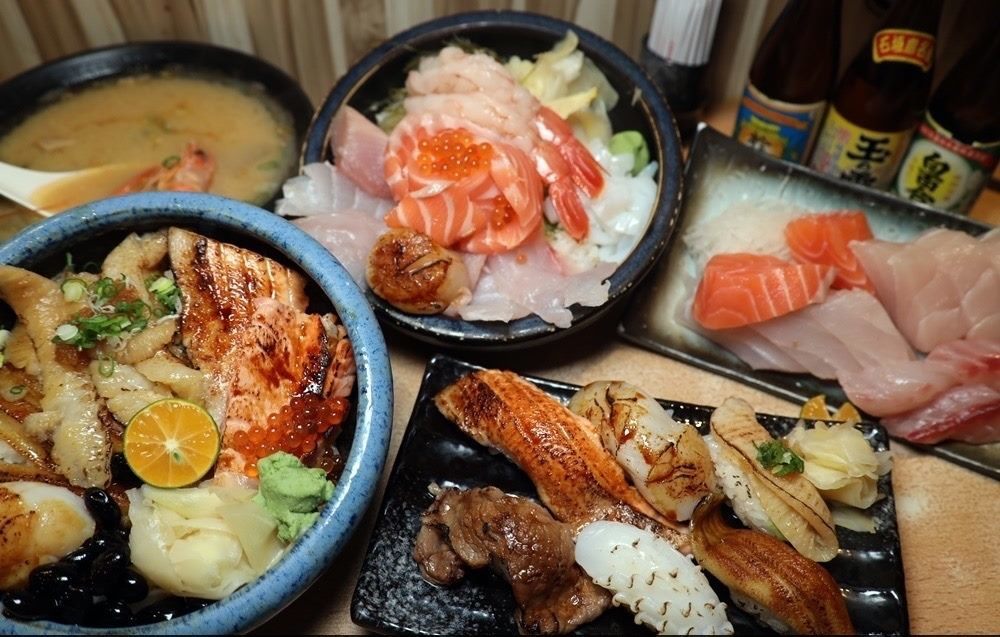 百魚鮮食屋主打海鮮丼飯、握壽司、生魚片等三大類日式餐點(圖片來源：臺北市政府觀光傳播局)