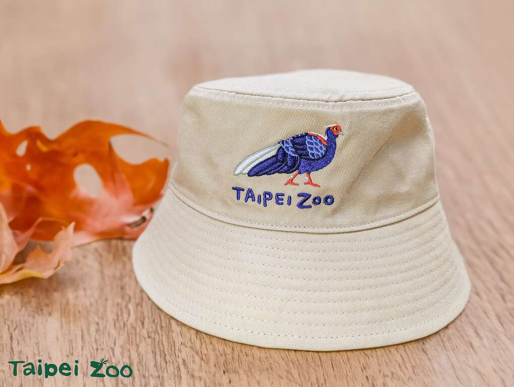 寫下為野生動物的保育行動，填妥路跑衣號碼後貼至活動指定位置看板上，將有機會抽中雙面藍腹鷴刺繡漁夫帽(圖片來源：臺北市立動物園)