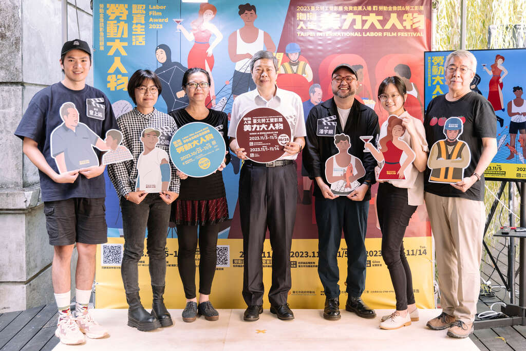 左起曾上祐導演伍心瑜導演鄭雅慧評審高寶華局長折翼姊妹潘宇綱導演（Joseph Mangat）蔡佳璇導演郭力昕教授(圖片來源：臺北市政府勞動局)