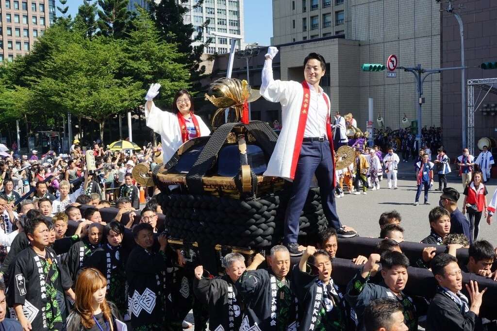 台北市长蒋万安参与松山市撞轿活动(图片来源：台北市政府秘书处媒体事务组)