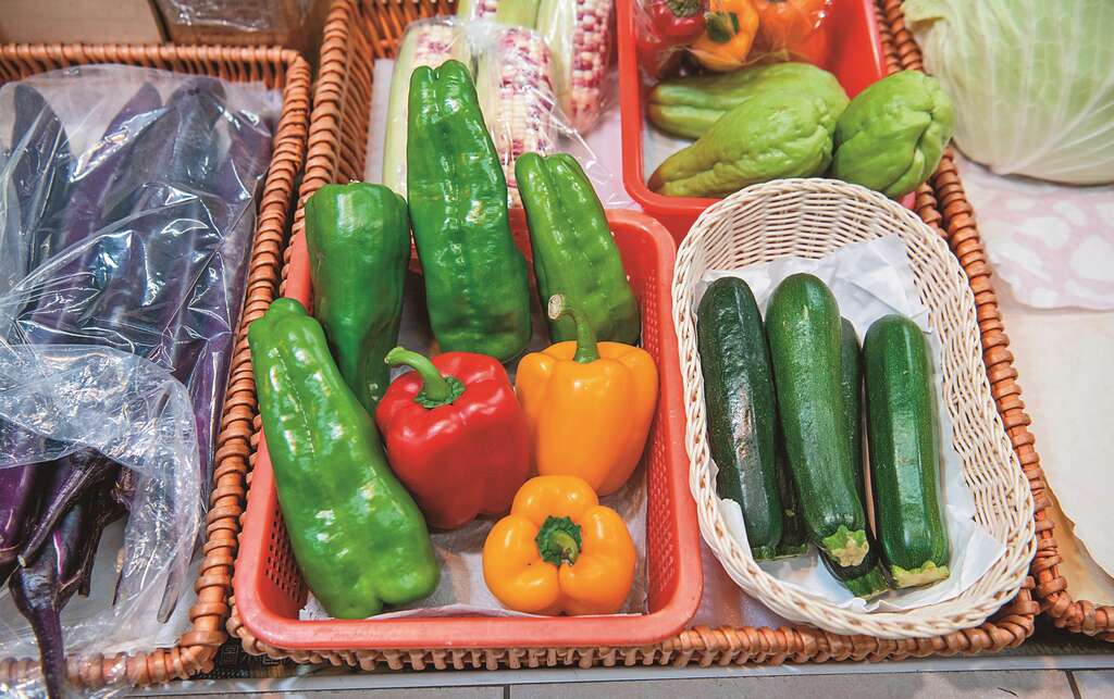 P26 图3_「三日蔬果行」将蔬果陈列於篮中，视觉上更具质感。