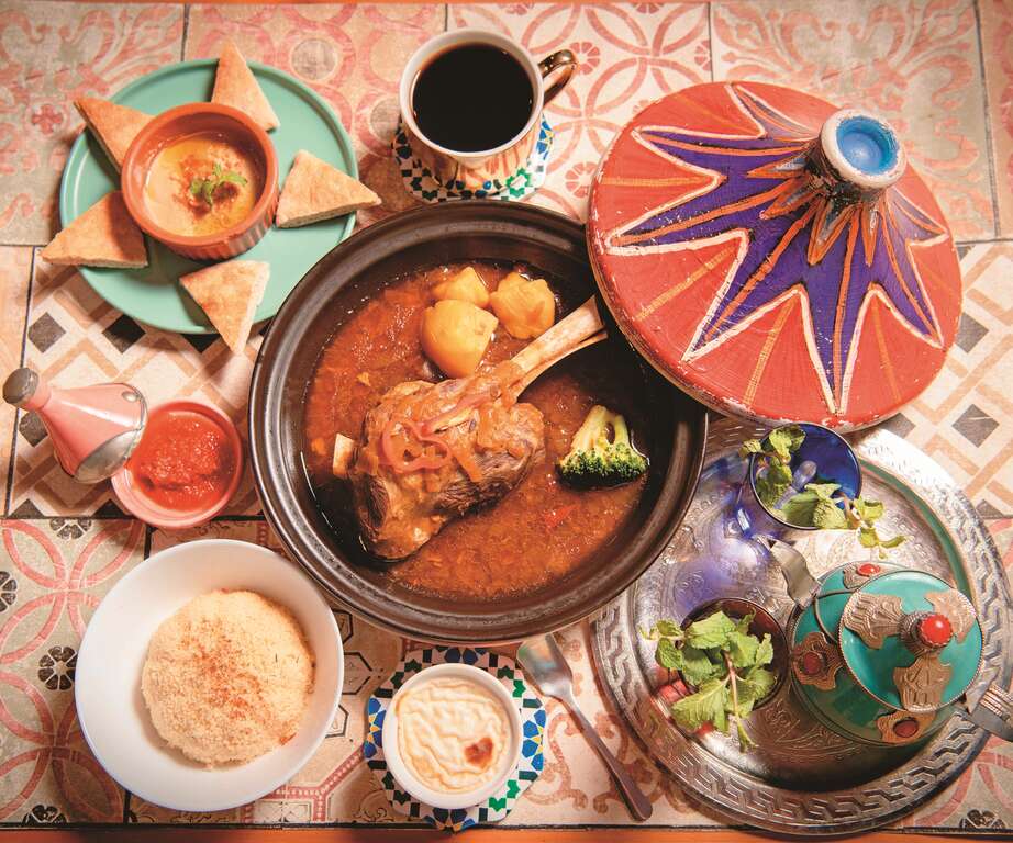 P29图3_以多种摩洛哥香料炖煮的「老饕最爱炖羊膝」，肉质鲜嫩，没有腥羶味。
