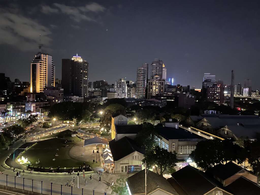 P48-51#写真-华山文创园区深夜@罗纾筠