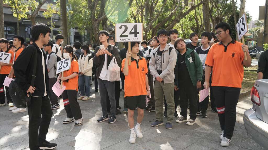 日生入校集合(图片来源：台北市政府教育局)