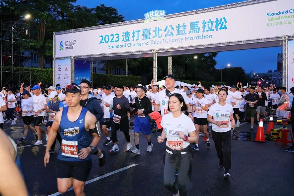 2023渣打臺北公益馬拉松-總共近2.5萬名跑者參賽(圖片來源：臺北市政府體育局)