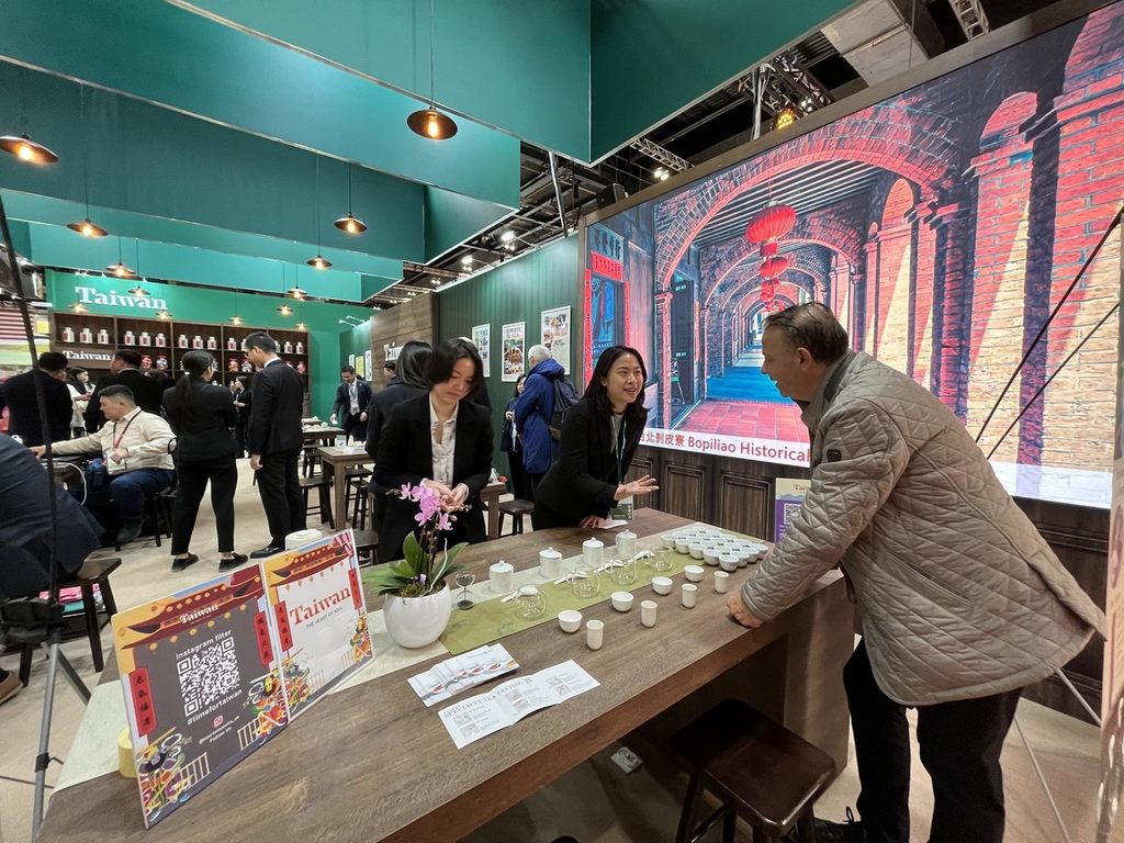 觀傳局以臺北好茶融入台灣茶館特色，以茶會友。(圖片來源：臺北市政府觀光傳播局)