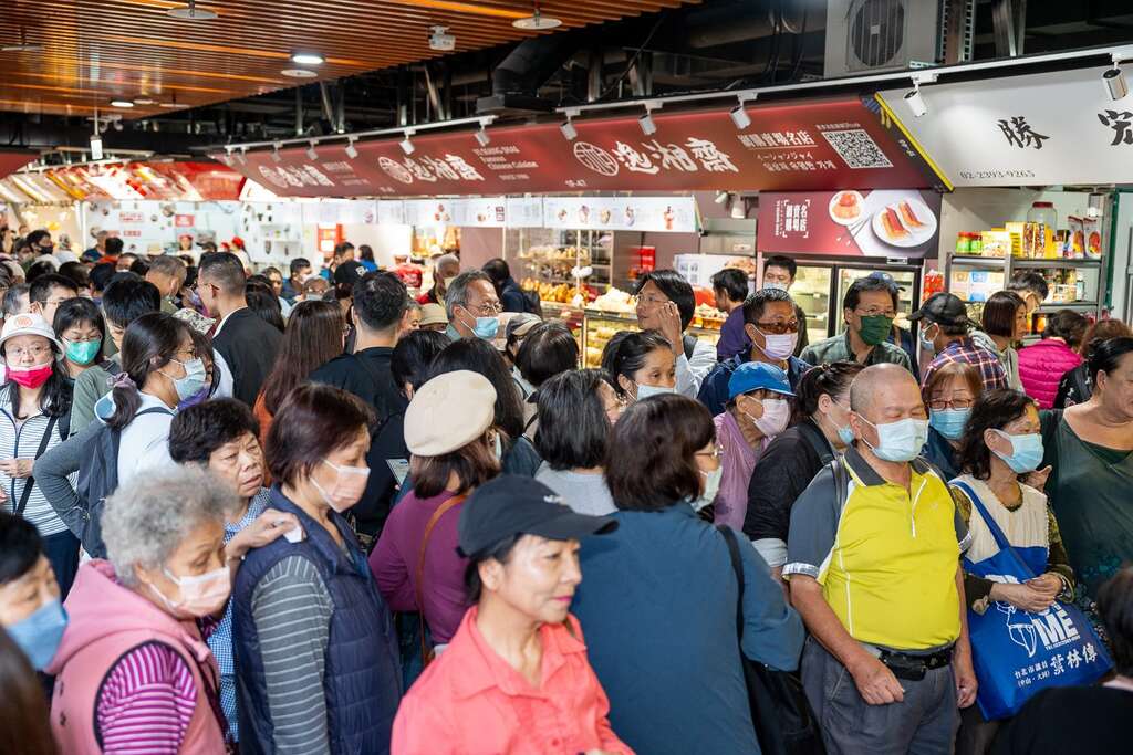 「南門買菜節」系列活動，吸引大批消費者前來，提升現場人潮和買氣(圖片來源：臺北市市場處)