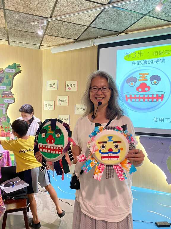 方口狮面具工作坊(图片来源：台北市政府客家事务委员会)