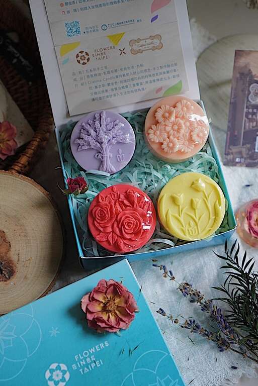 特約店家Cristina Candle合作，研發製作花展限定手工皂組，還有菊展限定香氛蠟燭手作課程(圖片來源：臺北市政府工務局公園路燈工程管理處)