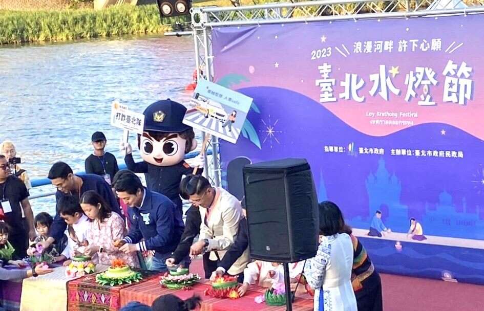 「2023台北水灯节」活动，邀请台北市蒋万安市长担任点灯手(图片来源：台北市政府警察局)