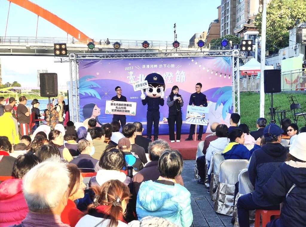 「打诈台北队」为持续守护市民财产，预防犯罪宣导团特别结合该活动，於现场举行识诈宣导活动(图片来源：台北市政府警察局)