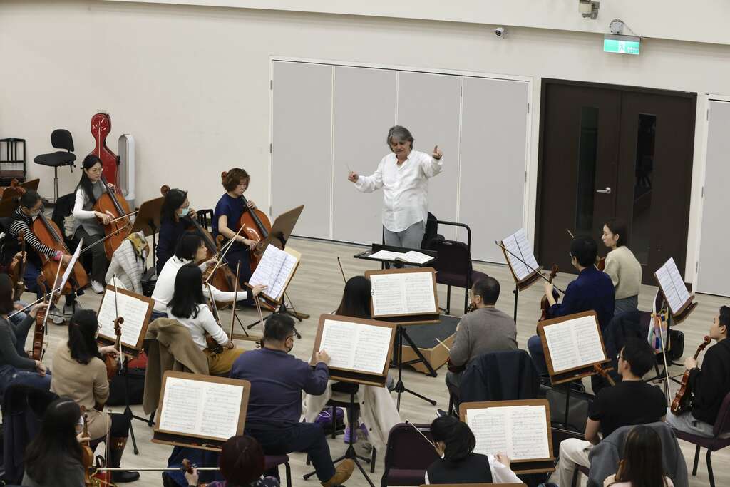 指挥家马林与TSO排练(图片来源：台北市立交响乐团)