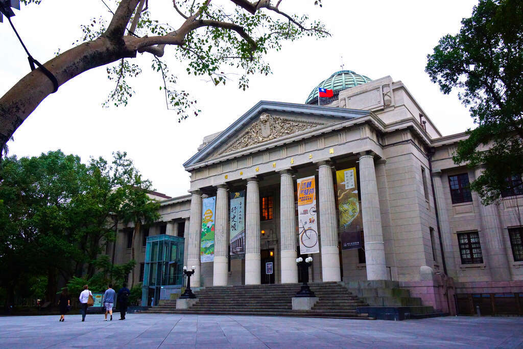 Collections of Treasures An Exploration Journey of Museums