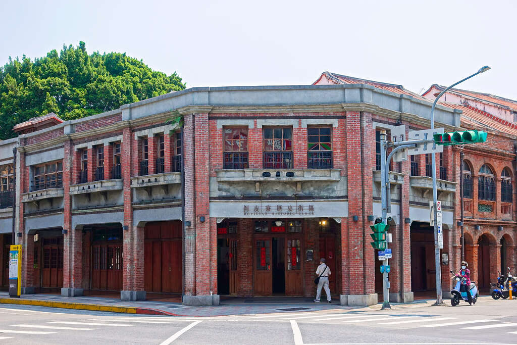 The Architectural Culture of Century-old Historic Sites