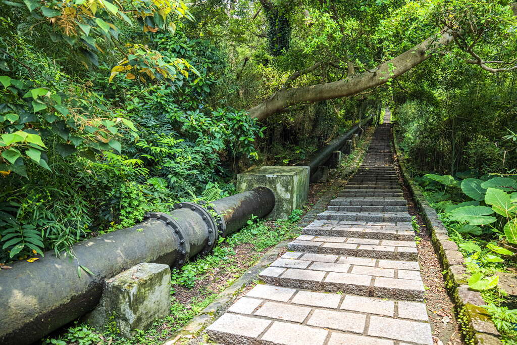 涼しい夏の水管路
