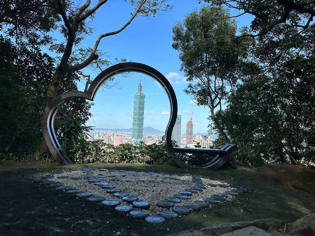 象山-求婚平台(图片来源：台北市政府工务局大地工程处)