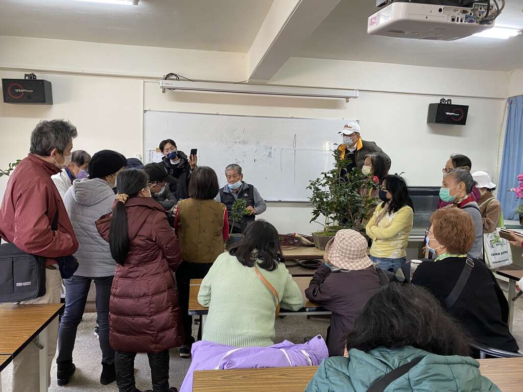 台北茶花展-茶花講堂(圖片來源：臺北市政府工務局公園路燈工程管理處)