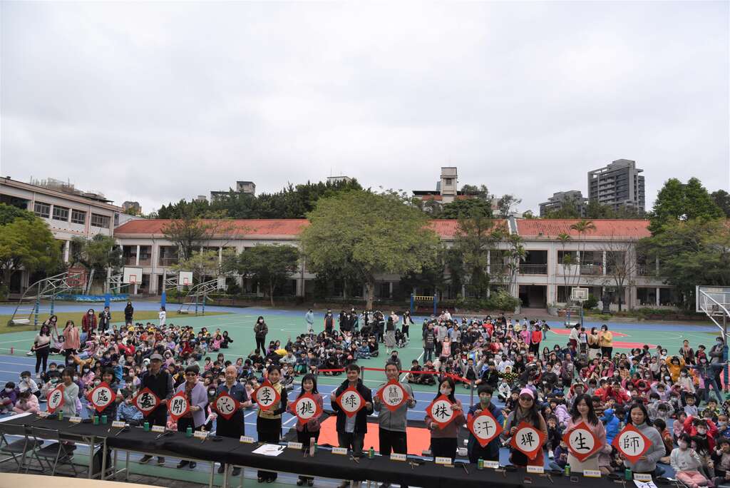来宾开笔仪式大合照(图片来源：台北市政府教育局)