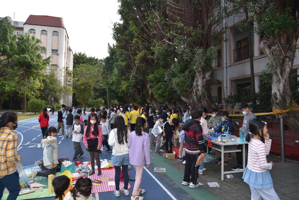 爱书惜物跳蚤市场(图片来源：台北市政府教育局)
