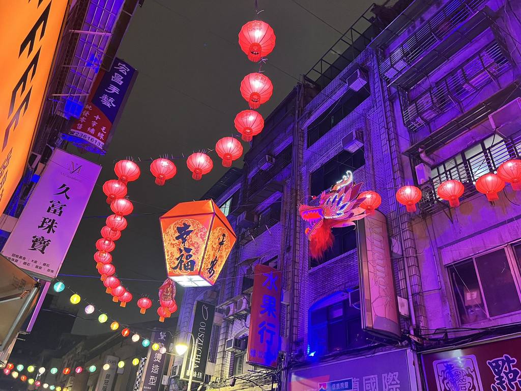 沅陵商店街妝點翔龍彩燈，「2024 點亮沅陵彩燈節」市集2月22日登場(圖片來源：臺北市政府觀光傳播局)