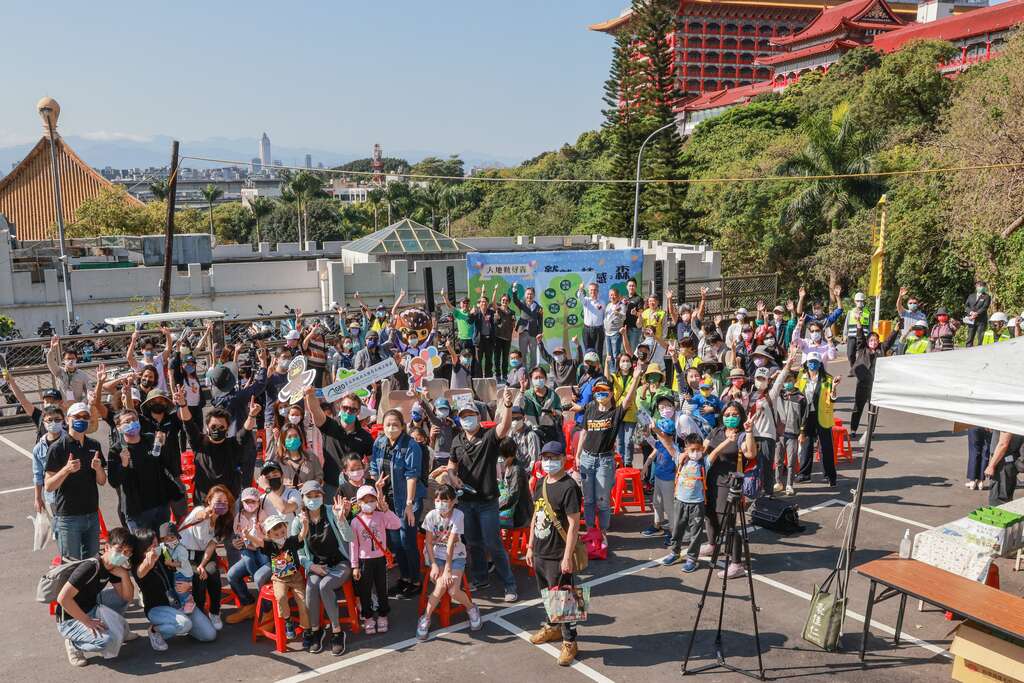 与浅山守护神-鹫鹫大合照(图片来源：台北市政府工务局大地工程处)