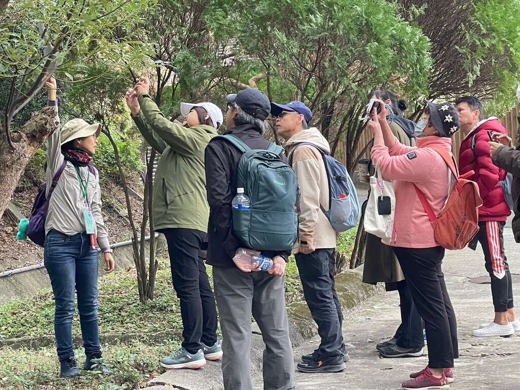 在貴子坑水土保持園區學習高嶺土知識(圖片來源：臺北市政府工務局公園路燈工程管理處)