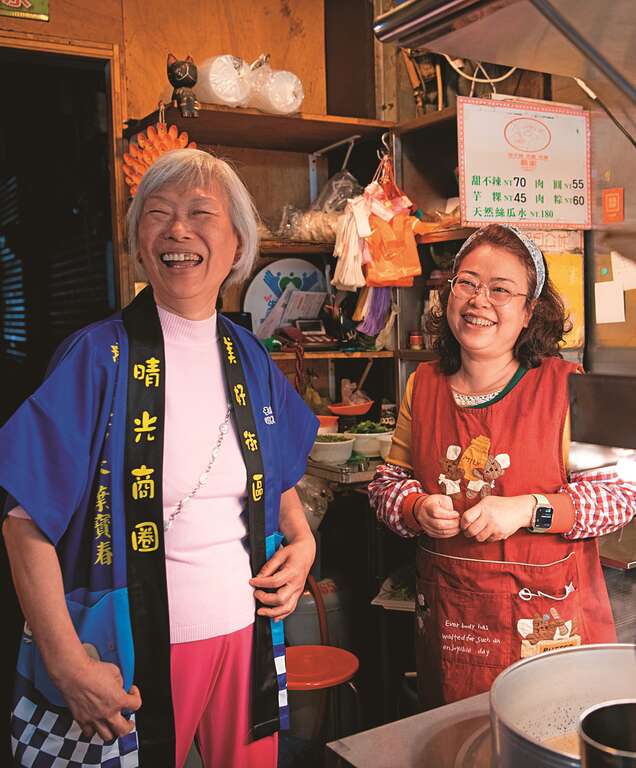 叶宝春推荐在地人从小到大经常光顾的老字号摊商「蔡家甜不辣」。