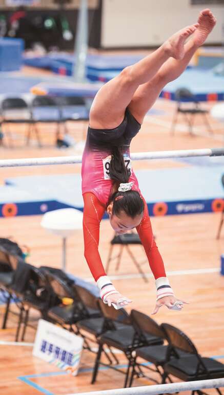 数位实验高中体操选手廖奕淳代表台北市获得112年全中运高女组竞技体操全能竞赛第一名。