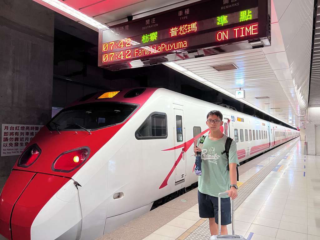 壮游团队「Taiwan Passenger」利用低碳大众运输工具完成环岛(图片来源：台北市青少年发展暨家庭教育中心)